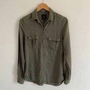American Eagle Outfitters. Vintage Boyfriend button-down blouse.  Green.  Size S